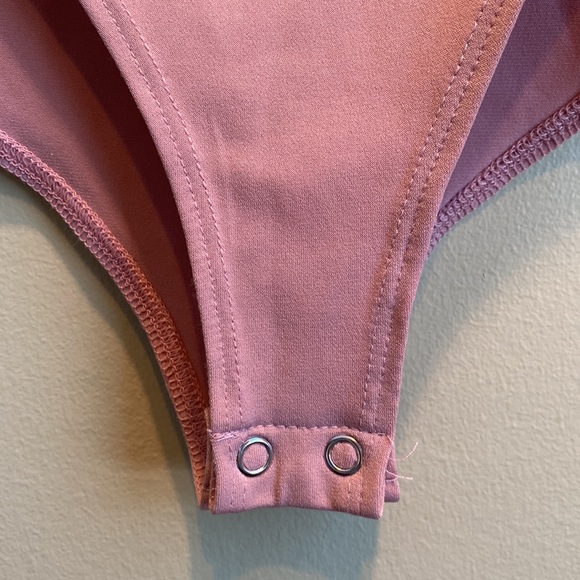 Forever 21 NWT Medium Knit Dusty Rose Bodysuit - Picture 5 of 6